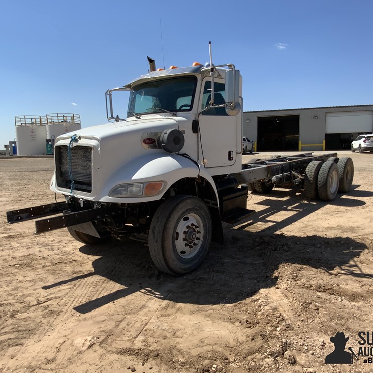 2017 PETERBILT 348
