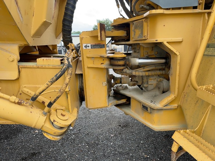 2001-deere-400c-image-13
