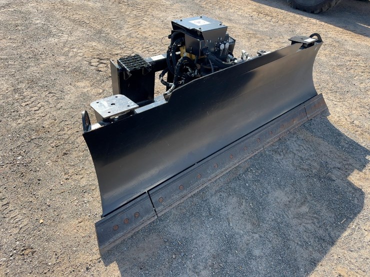 2022-caterpillar-90-image-5