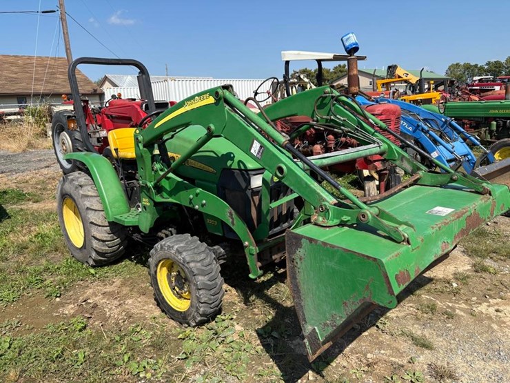 john-deere-3203-image-2