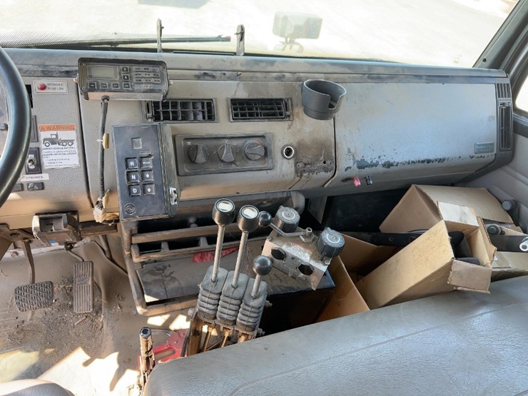 2003-freightliner-fl60-image-21