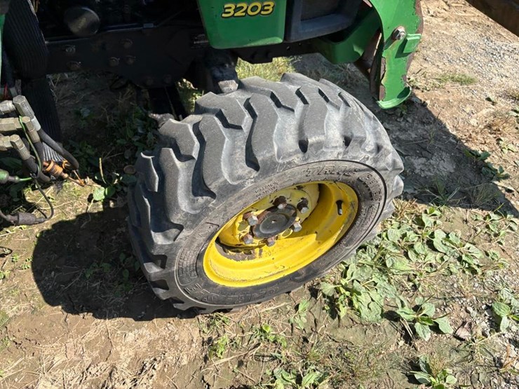 john-deere-3203-image-13