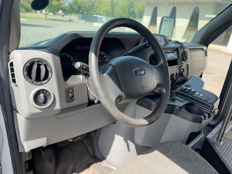 2017-ford-e450-image-24
