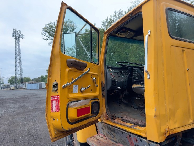 1991-ford-l8000-image-24