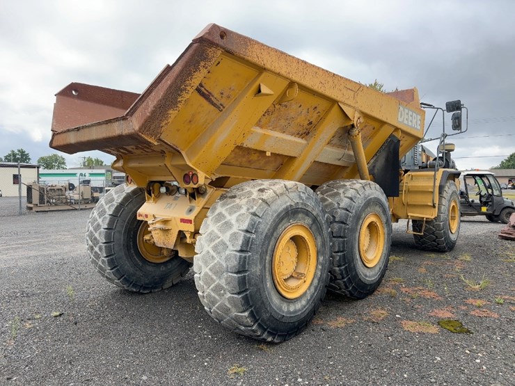2001-deere-400c-image-4