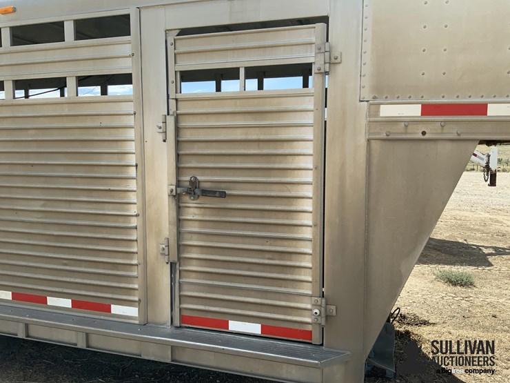 2002-featherlite-8120-image-15