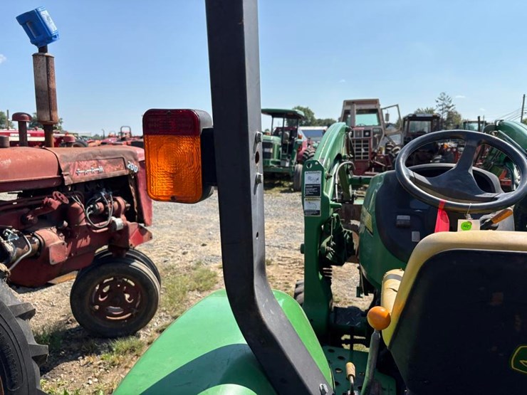 john-deere-3203-image-11