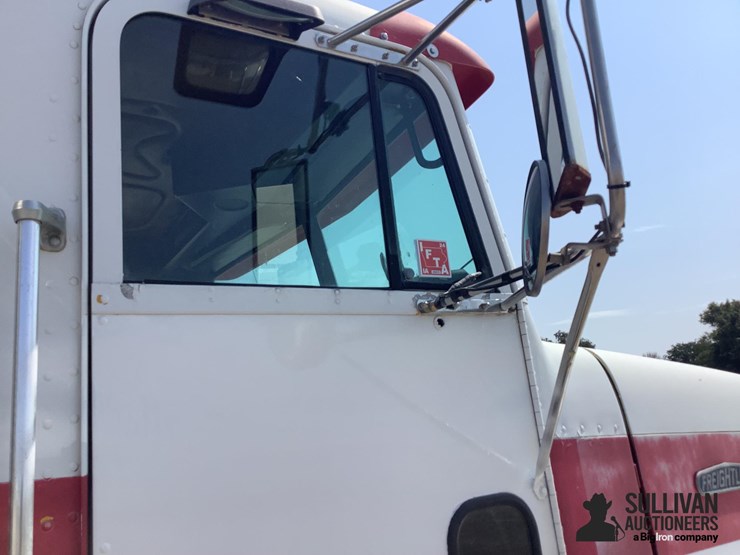 1992-freightliner-fld120-image-15
