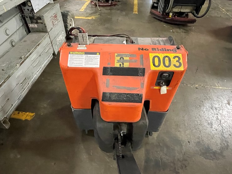#7160-•-toyota-electric-pallet-jack-image-10