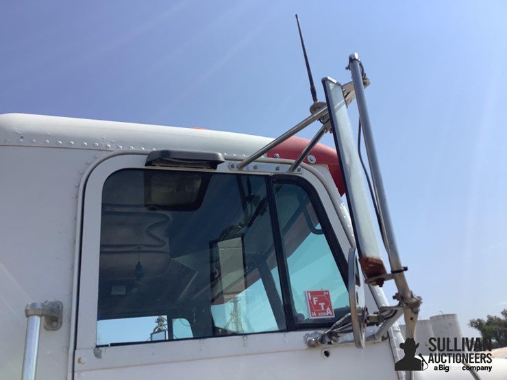 1992-freightliner-fld120-image-14