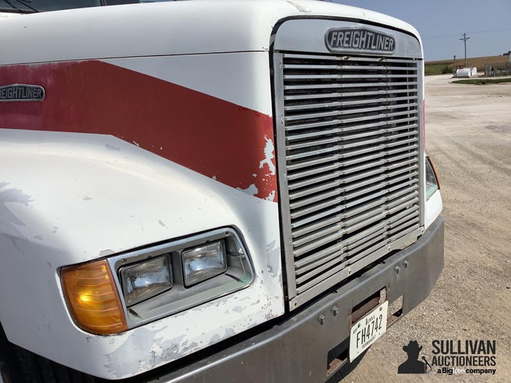 1992-freightliner-fld120-image-11