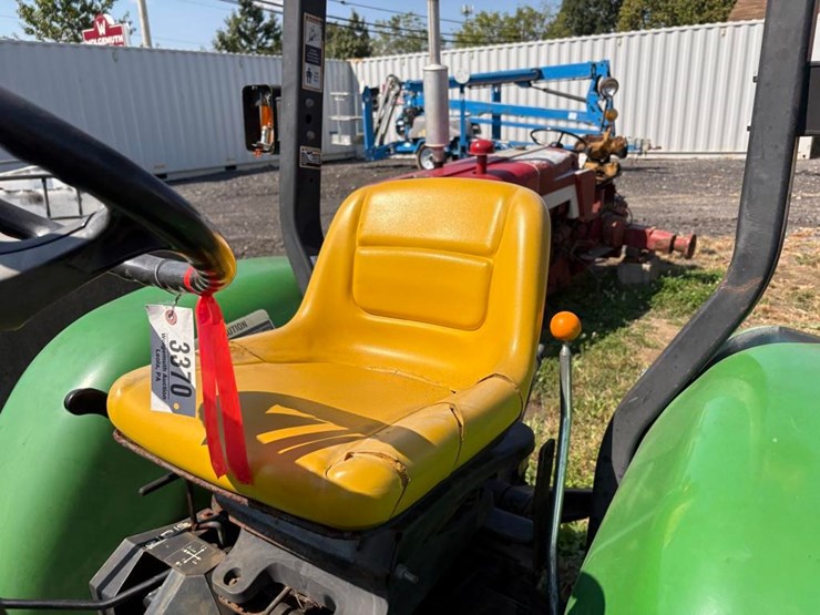 john-deere-3203-image-19