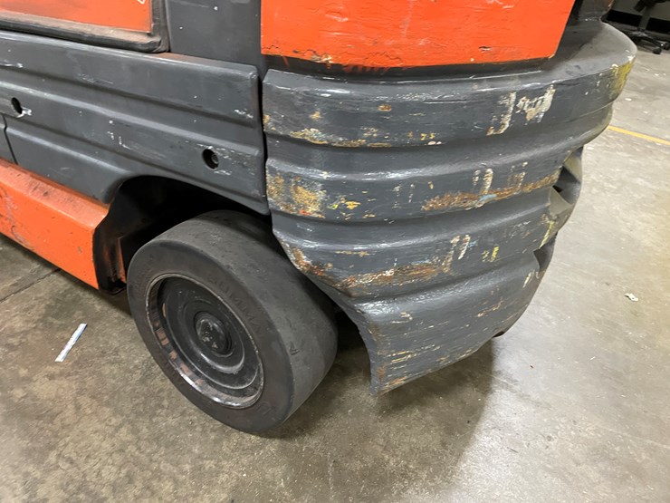 #8016-•-toyota-lp-powered-forklift-image-11