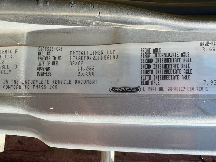 2003-freightliner-fl60-image-25