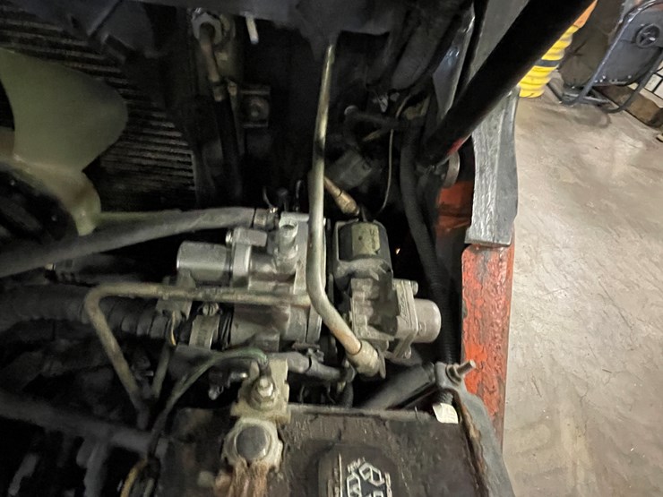#8019-•-toyota-lp-powered-forklift-image-31