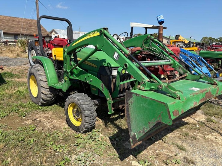 john-deere-3203-image-1
