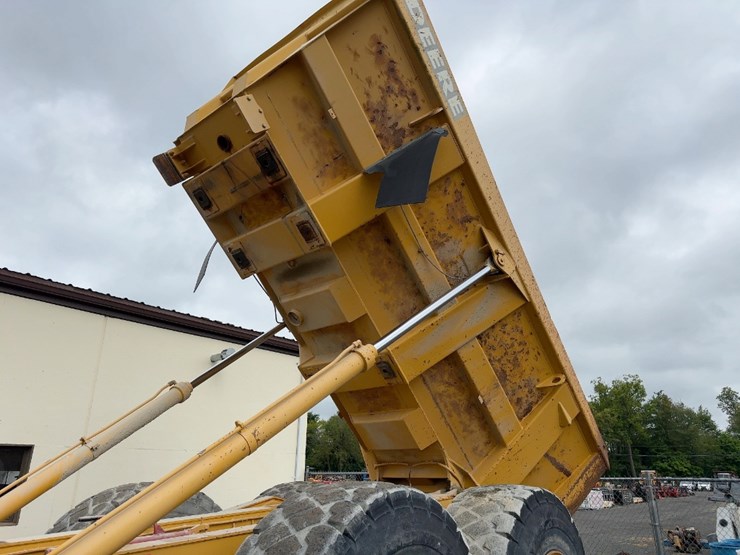 2001-deere-400c-image-17