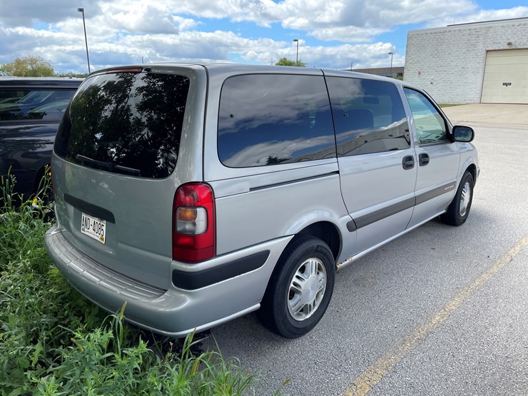 #8008-•-2000-chevy-venture-ls-van-(with-wi-title)-image-4