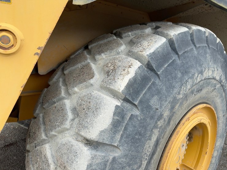 2001-deere-400c-image-11
