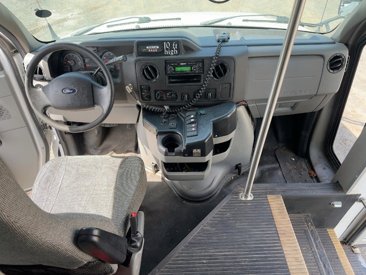 2017-ford-e450-image-21