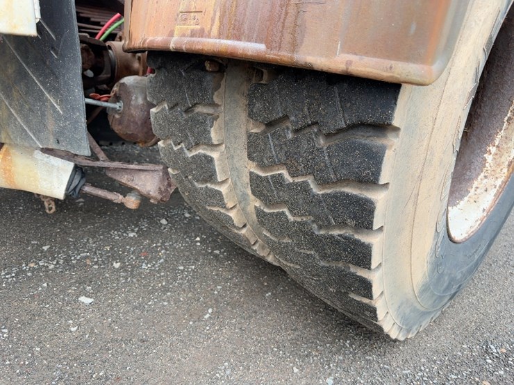 1991-ford-l8000-image-16