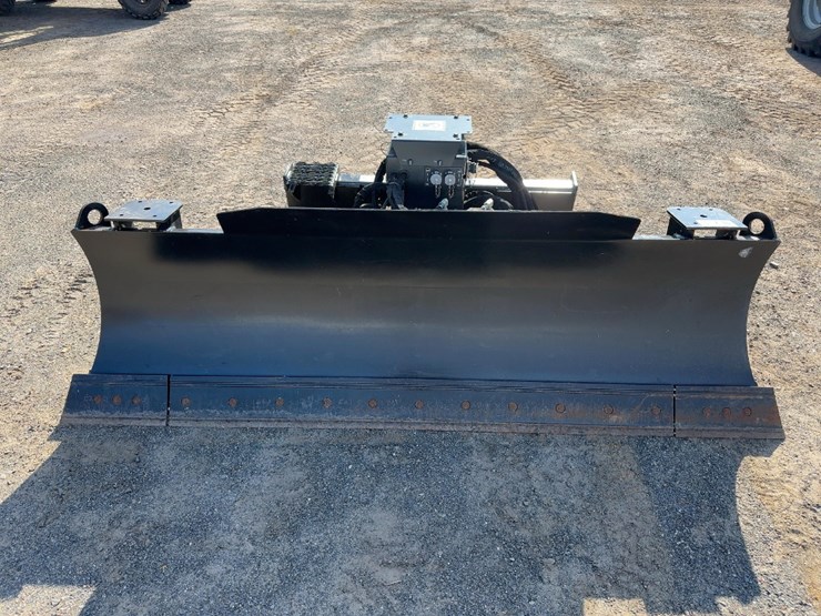 2022-caterpillar-90-image-6