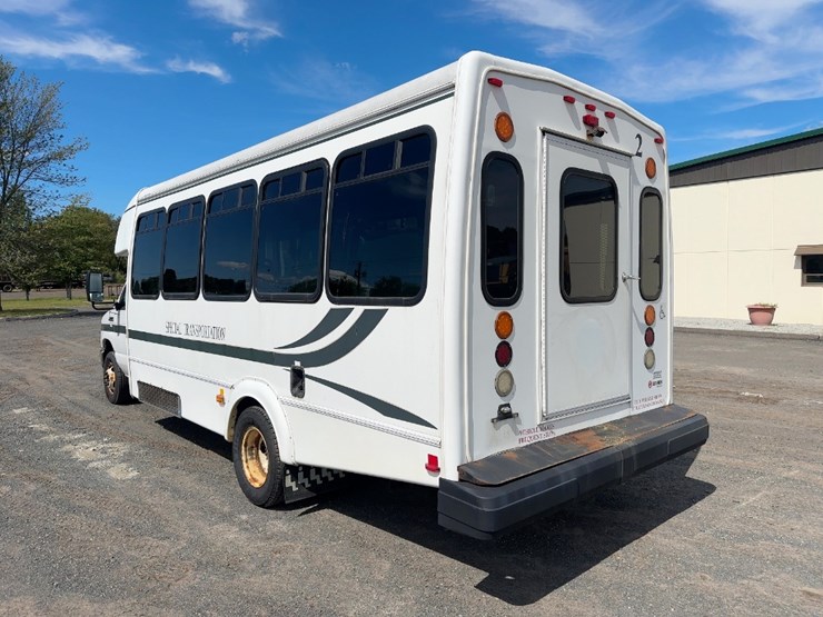2017-ford-e450-image-3