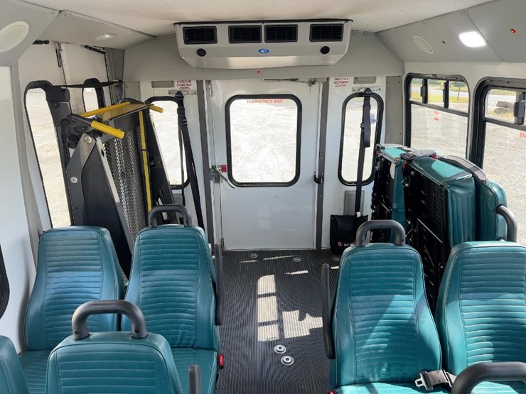 2017-ford-e450-image-17