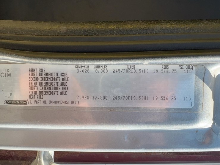 2003-freightliner-fl60-image-24