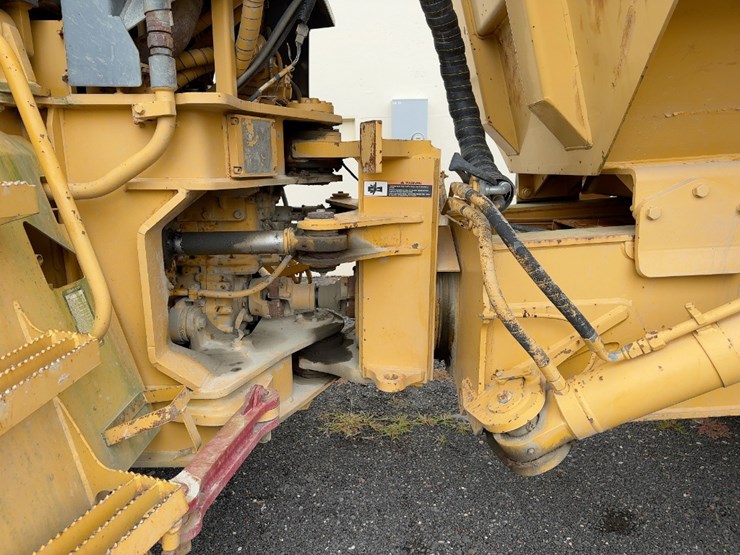 2001-deere-400c-image-12
