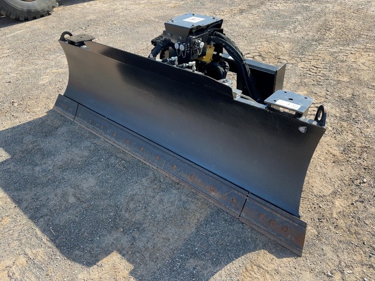 2022-caterpillar-90-image-1