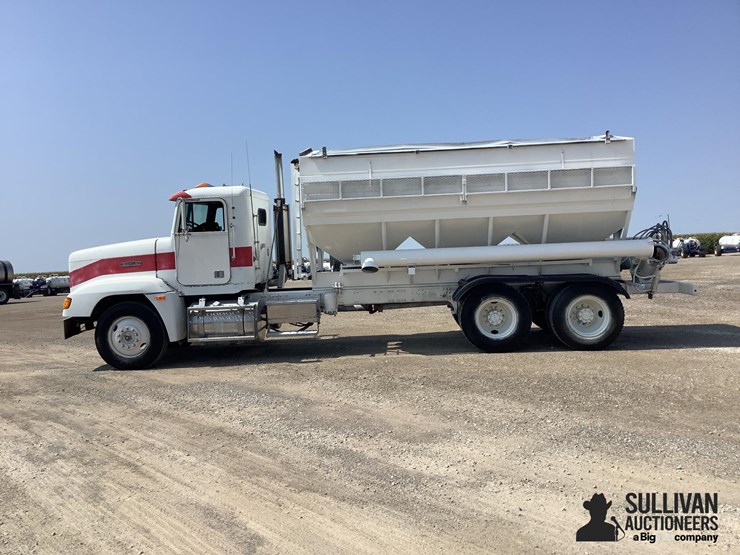 1992-freightliner-fld120-image-8