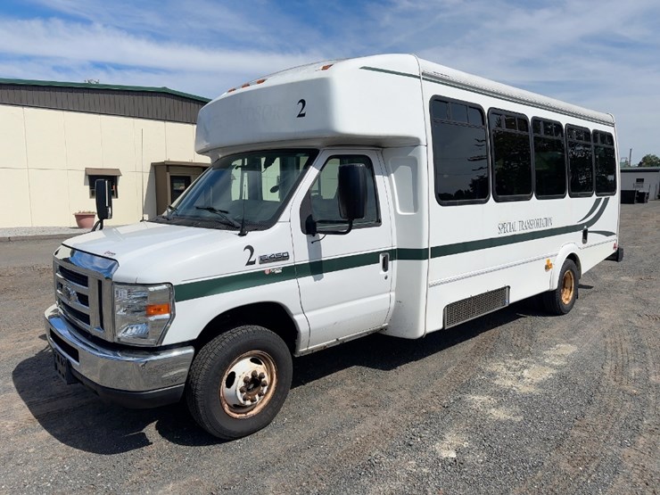 2017-ford-e450-image-1