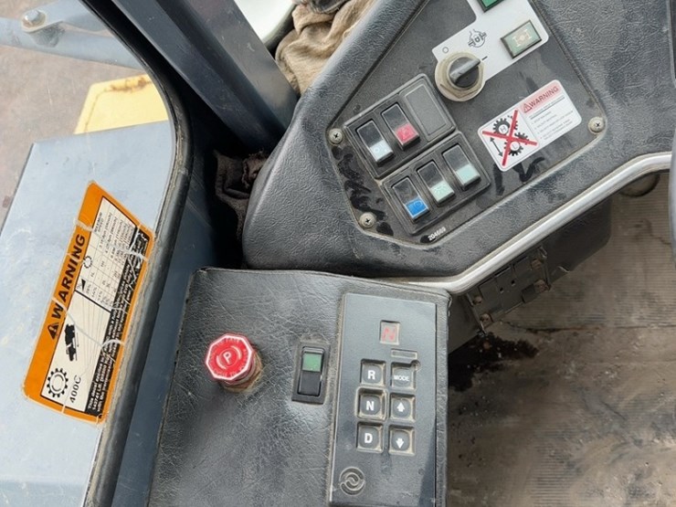 2001-deere-400c-image-26