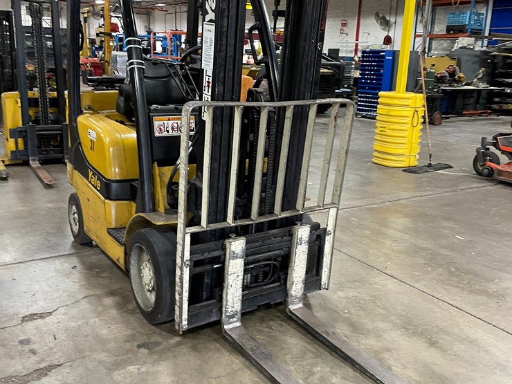 #8010-•-yale-lp-powered-forklift-image-3