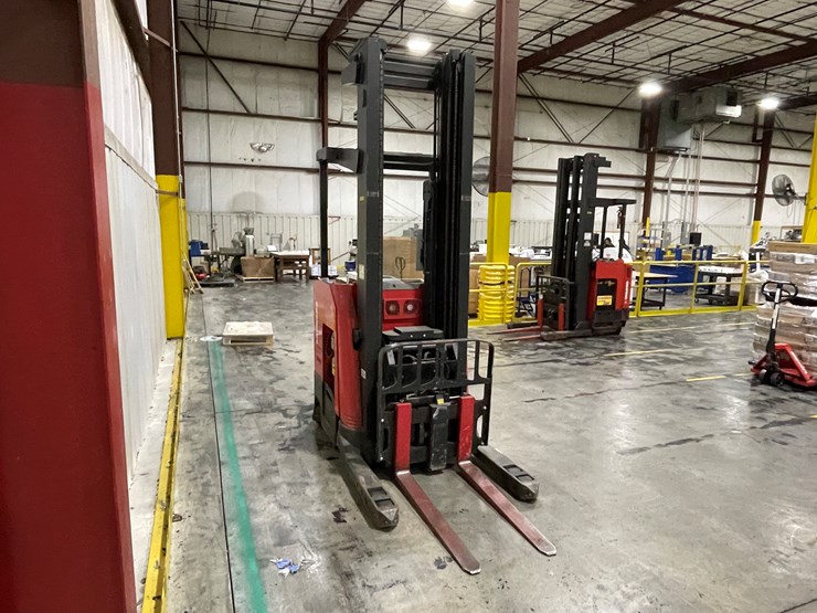 #7153-•-raymond-electric-forklift-image-3