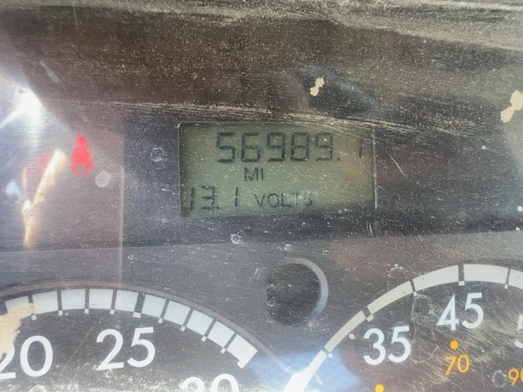 2003-freightliner-fl60-image-22
