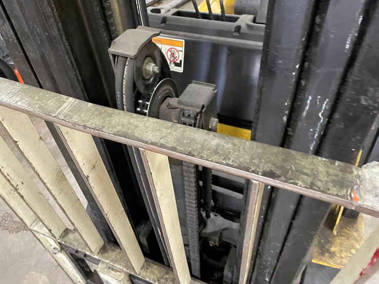 #8010-•-yale-lp-powered-forklift-image-9