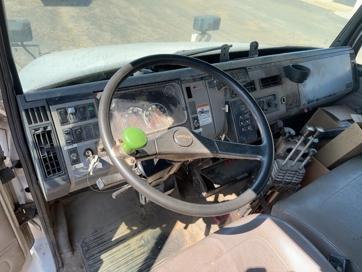2003-freightliner-fl60-image-20