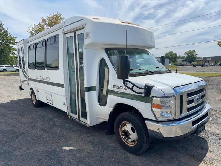 2017-ford-e450-image-7