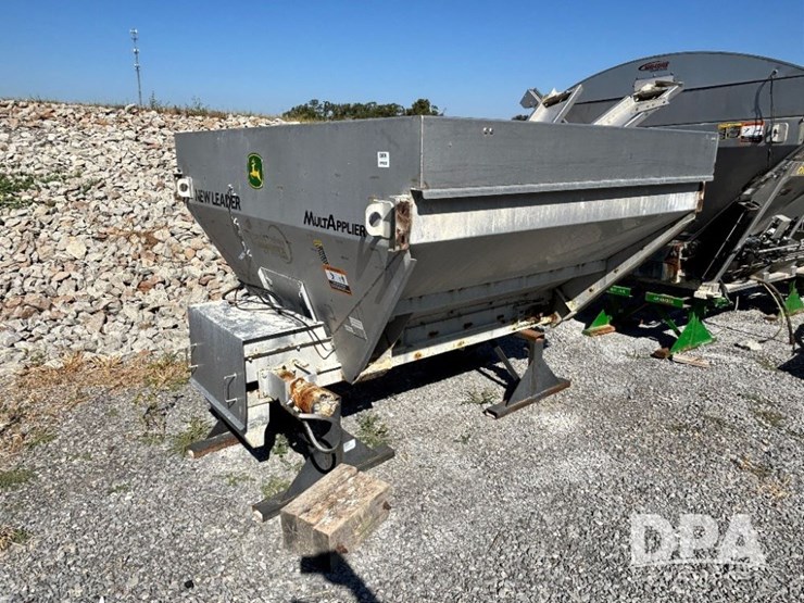 2019-john-deere-f4365-image-1