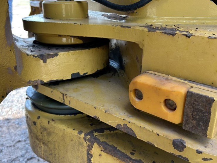 caterpillar-745-image-33