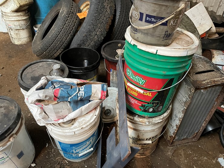 #7192-•-contents-of-corner-image-15