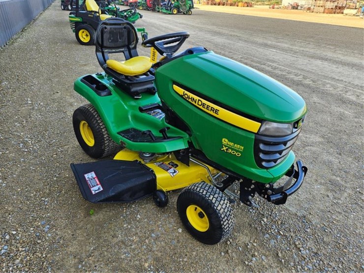 john-deere-x300-image-7