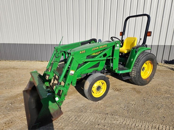 2000-john-deere-4400-image-1
