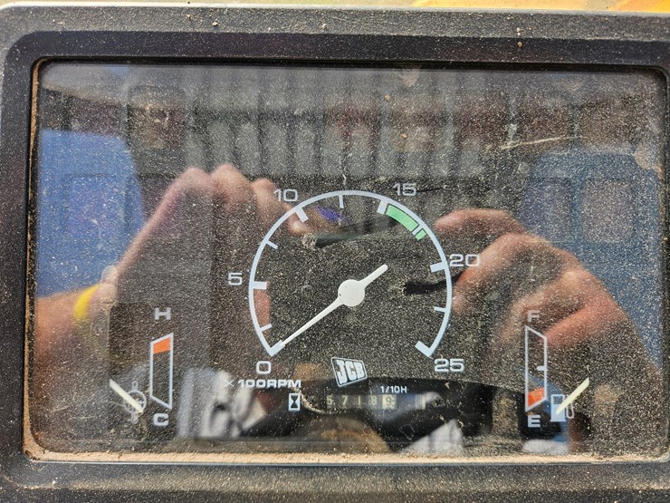 2001-jcb-520-image-45