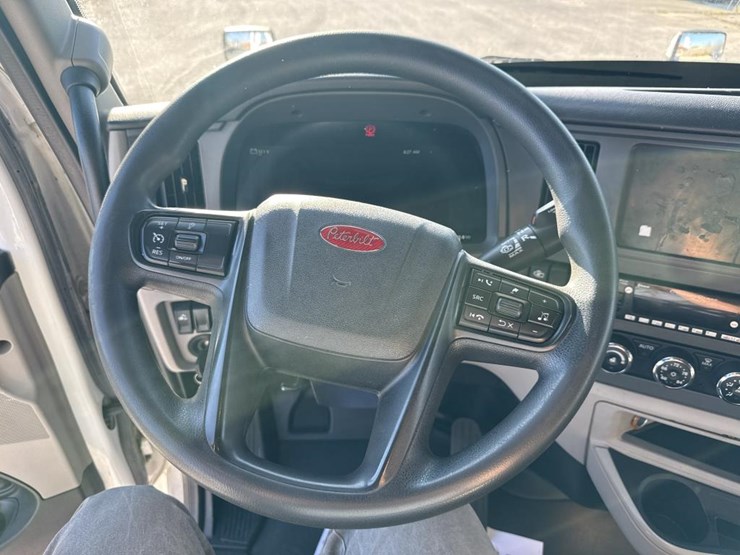 2022-peterbilt-579-image-49