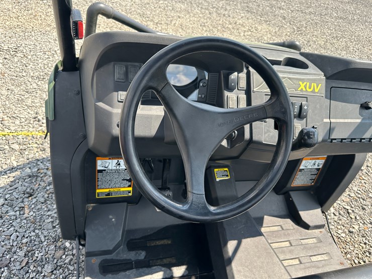 2021-john-deere-gator-image-36