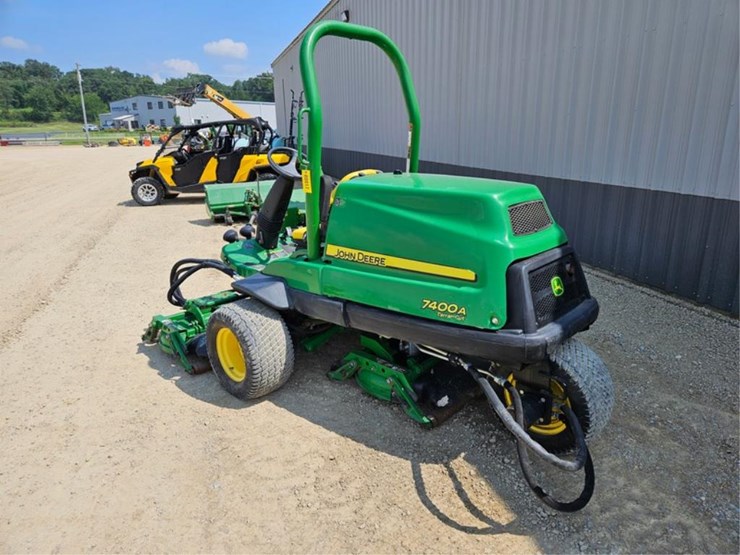 john-deere-7400-image-3
