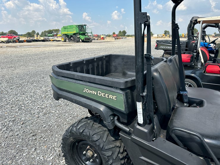 2021-john-deere-gator-image-27
